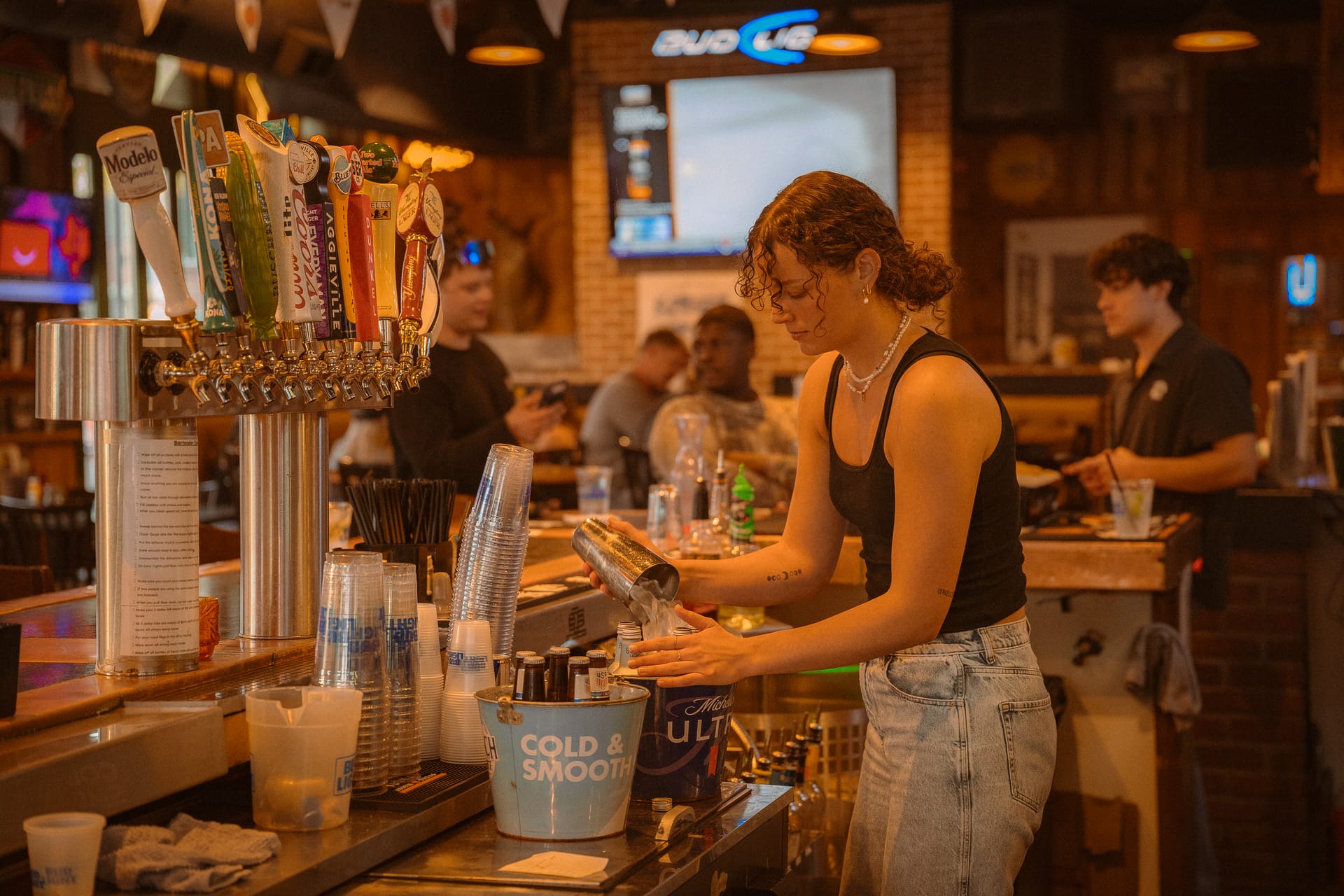 Bartender pouring at Kite's.